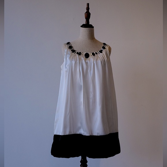 Marc Jacobs Silk Mini Dress with Sequins Size 6 NWOT - Picture 1 of 3